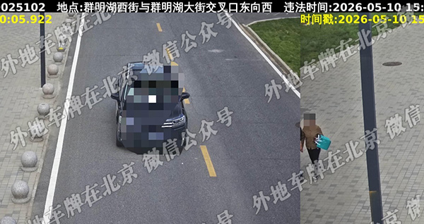 群明湖西街与群明湖大街交啼 东向西.jpg